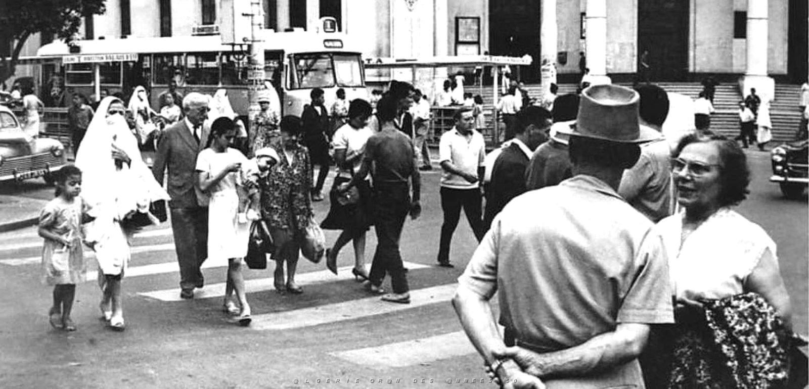1478- Alger - Carrefour2 de la Poste - 1959.jpg